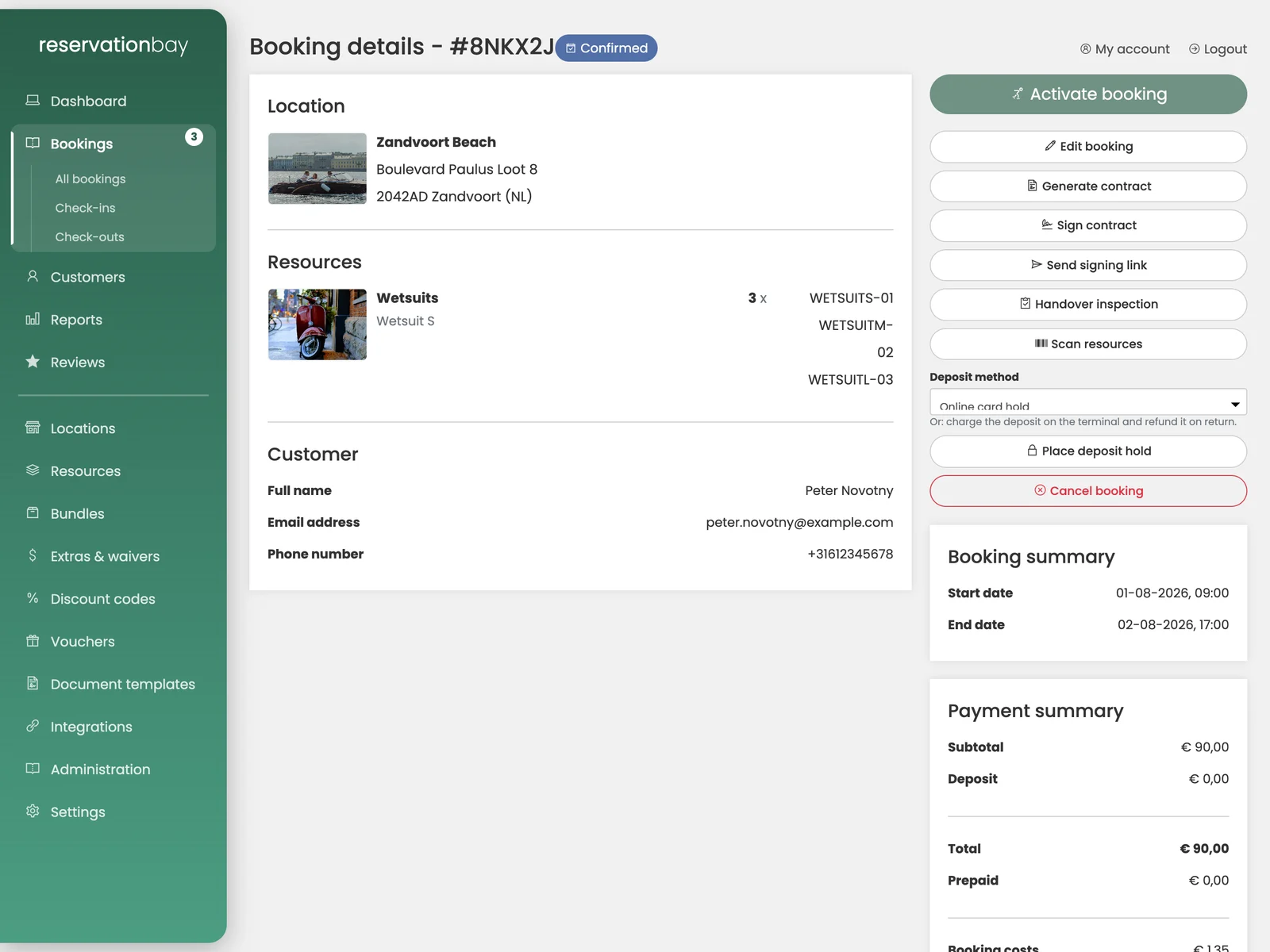 A booking screen: location, resources and customer on the left; the action buttons, deposit method and payment summary down the right.