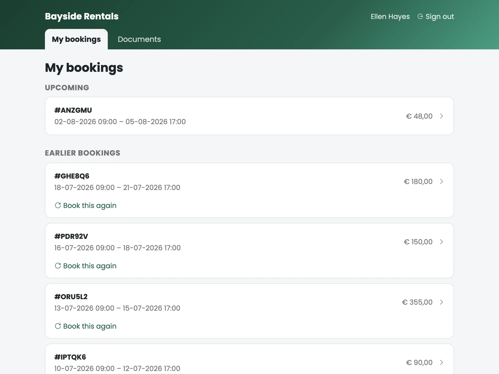 De eigen pagina's van een huurder, in de huisstijl van het verhuurbedrijf: tabbladen Mijn boekingen en Documenten, met aankomende en eerdere boekingen en een link om opnieuw te boeken.